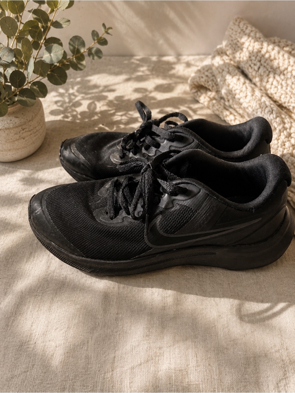 Nike Star Runner 3 GS Triple Black Sneakers Youth Size 5Y DA2776-001
